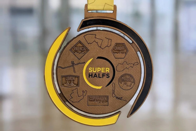 SUPERHALFS MEDAILA